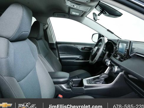 Used 2022 Toyota RAV4 LE FWD image 20