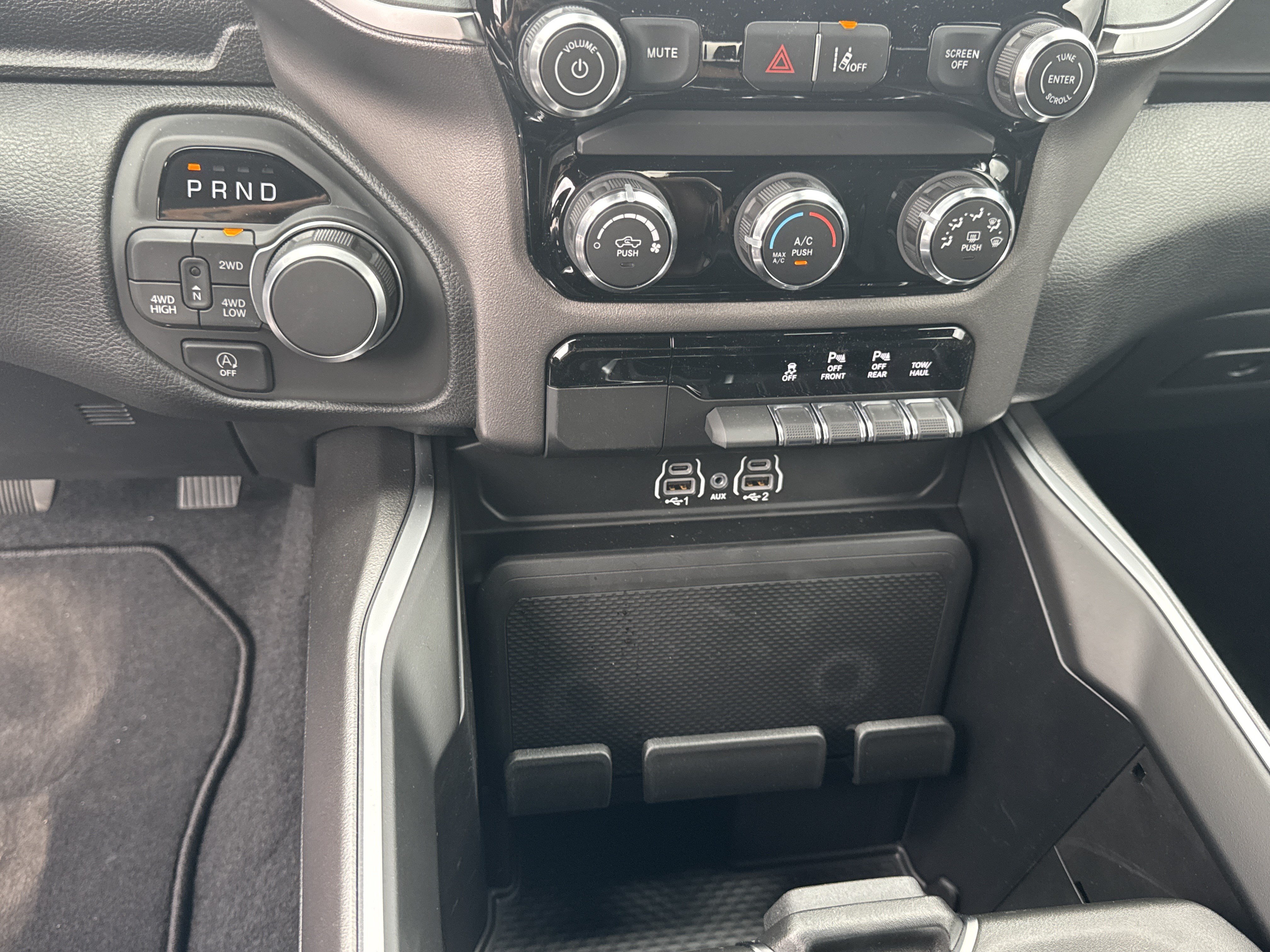 New 2026 RAM 1500 Express AWD/4WD image 28