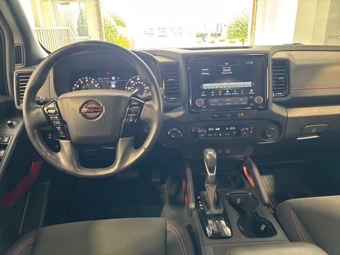 Used 2024 Nissan Frontier PRO-4X w/ Technology Package AWD/4WD image 17