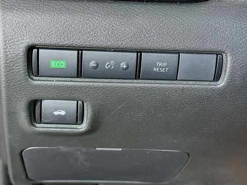 Used 2025 Nissan Sentra SV w/ SV Premium Package image 17