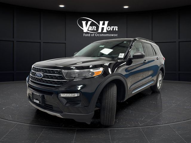Used 2023 Ford Explorer XLT w/ Equipment Group 202A AWD/4WD image 3