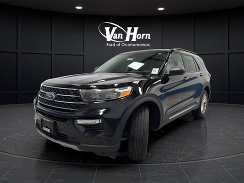 Used 2023 Ford Explorer XLT w/ Equipment Group 202A AWD/4WD image 3