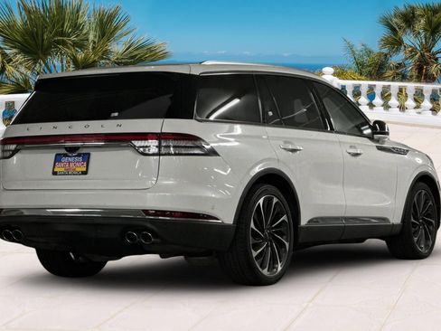 Used 2020 Lincoln Aviator Reserve w/ Equipment Group 202A image 4