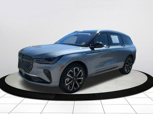 Used 2025 Lincoln Nautilus Reserve image 7