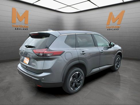 Used 2025 Nissan Rogue SV AWD/4WD image 4