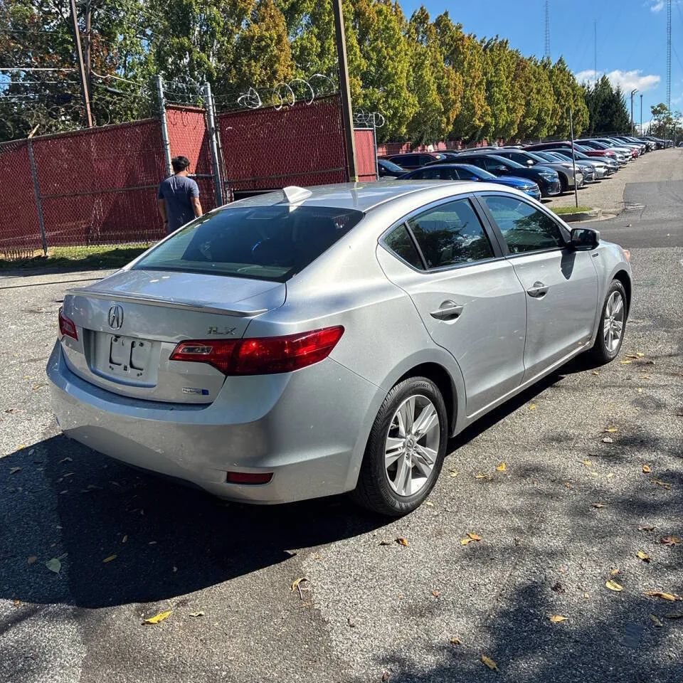 Used 2013 Acura ILX w/ Technology Package FWD image 4