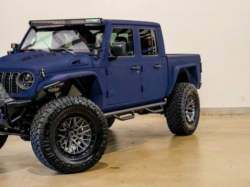 Used 2025 Jeep Gladiator Sport image 8