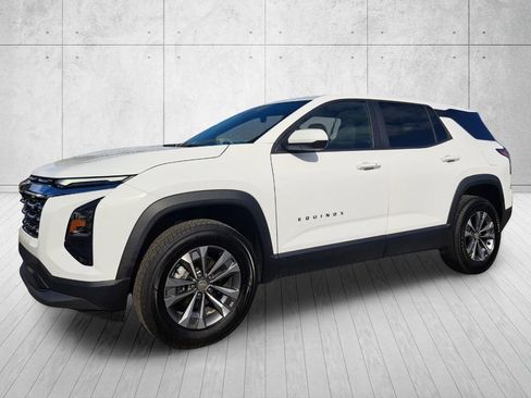 Used 2025 Chevrolet Equinox LT FWD image 9