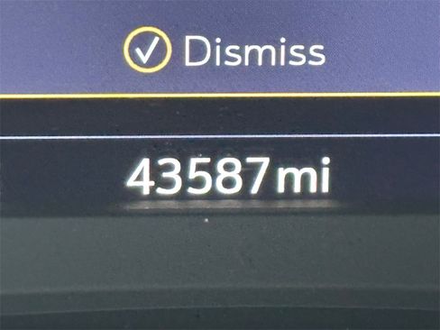 Used 2023 Cadillac XT6 Sport w/ Platinum Package image 35