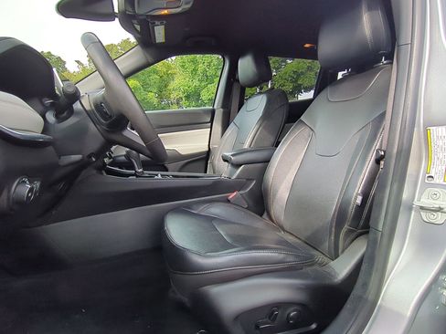 Used 2023 Jeep Compass Limited image 27