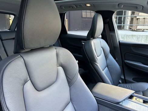 Certified 2025 Volvo XC60 B5 Plus image 22