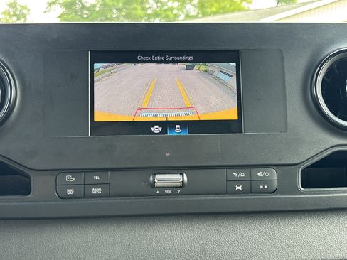 Used 2021 Mercedes-Benz Sprinter 2500 w/ Acoustic Package image 18