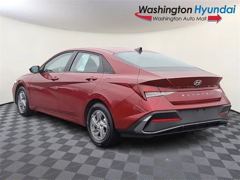 Certified 2025 Hyundai Elantra SE image 4