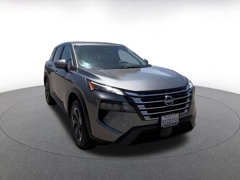 Used 2025 Nissan Rogue SV FWD image 3