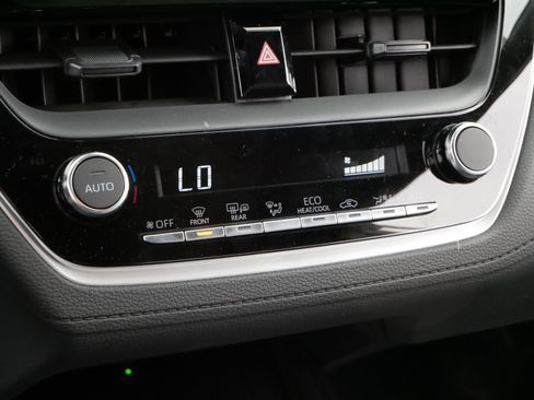 Certified 2026 Toyota Corolla Cross SE w/ Moonroof Package image 23