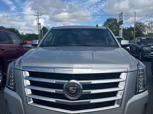 Used 2015 Cadillac Escalade ESV Premium AWD/4WD image 3