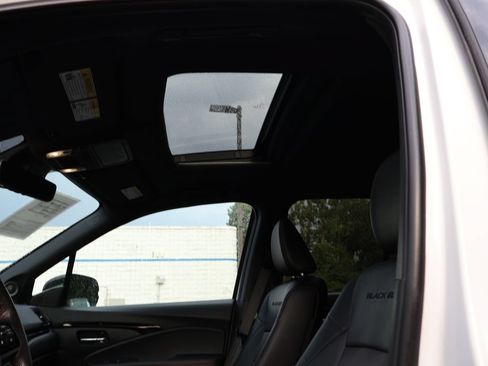 Certified 2025 Honda Ridgeline Black Edition image 10