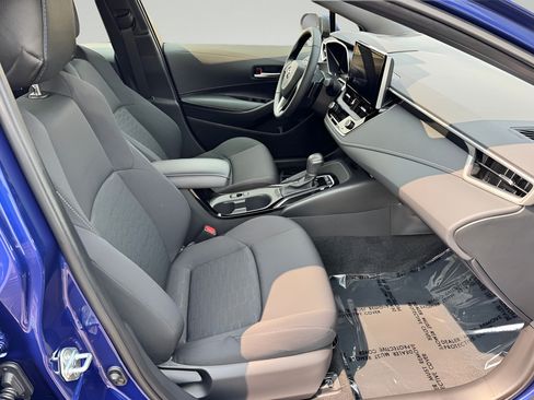 Used 2025 Toyota Corolla SE w/ SE Package FWD image 16