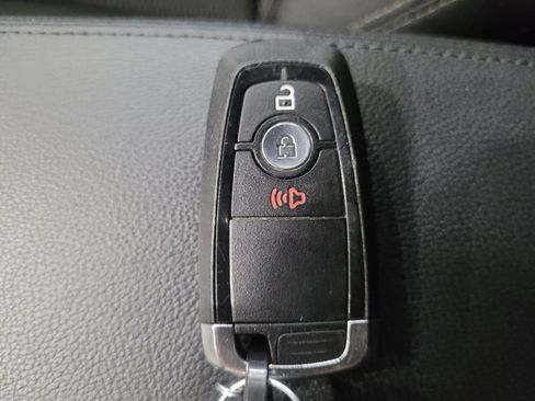 Used 2018 Ford Explorer XLT image 32