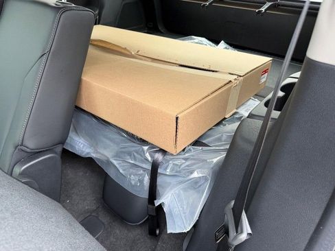 New 2025 Honda Pilot EX-L image 9