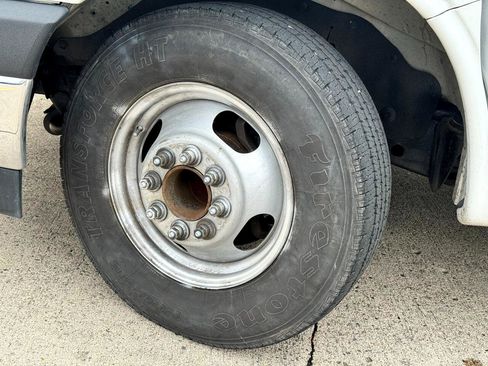 Used 2019 GMC Savana 3500 w/ Power Convenience Package image 23