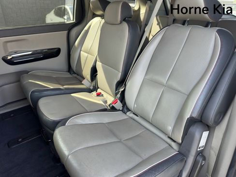 Used 2016 Kia Sedona EX FWD image 23