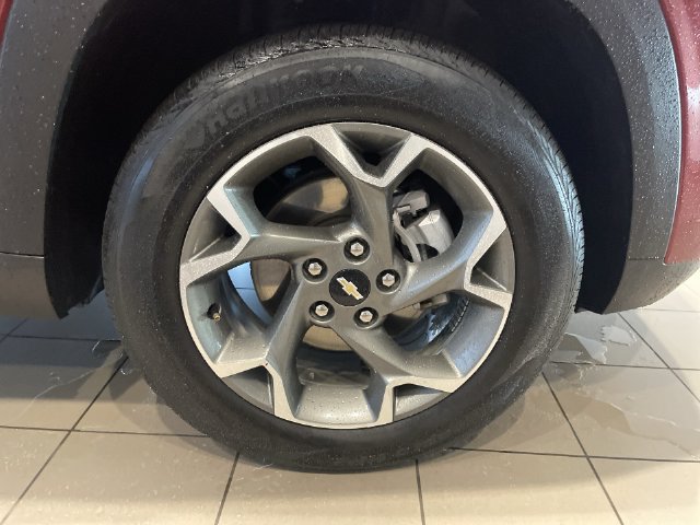 Used 2025 Chevrolet Trax LT w/ LT Convenience Package FWD image 39