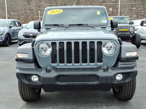 Used 2024 Jeep Wrangler Sport image 11