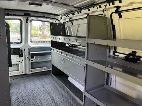 Used 2009 GMC Savana 3500 RWD image 23