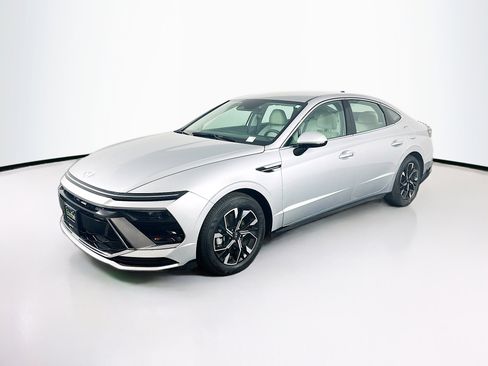 Used 2025 Hyundai Sonata SEL FWD image 3