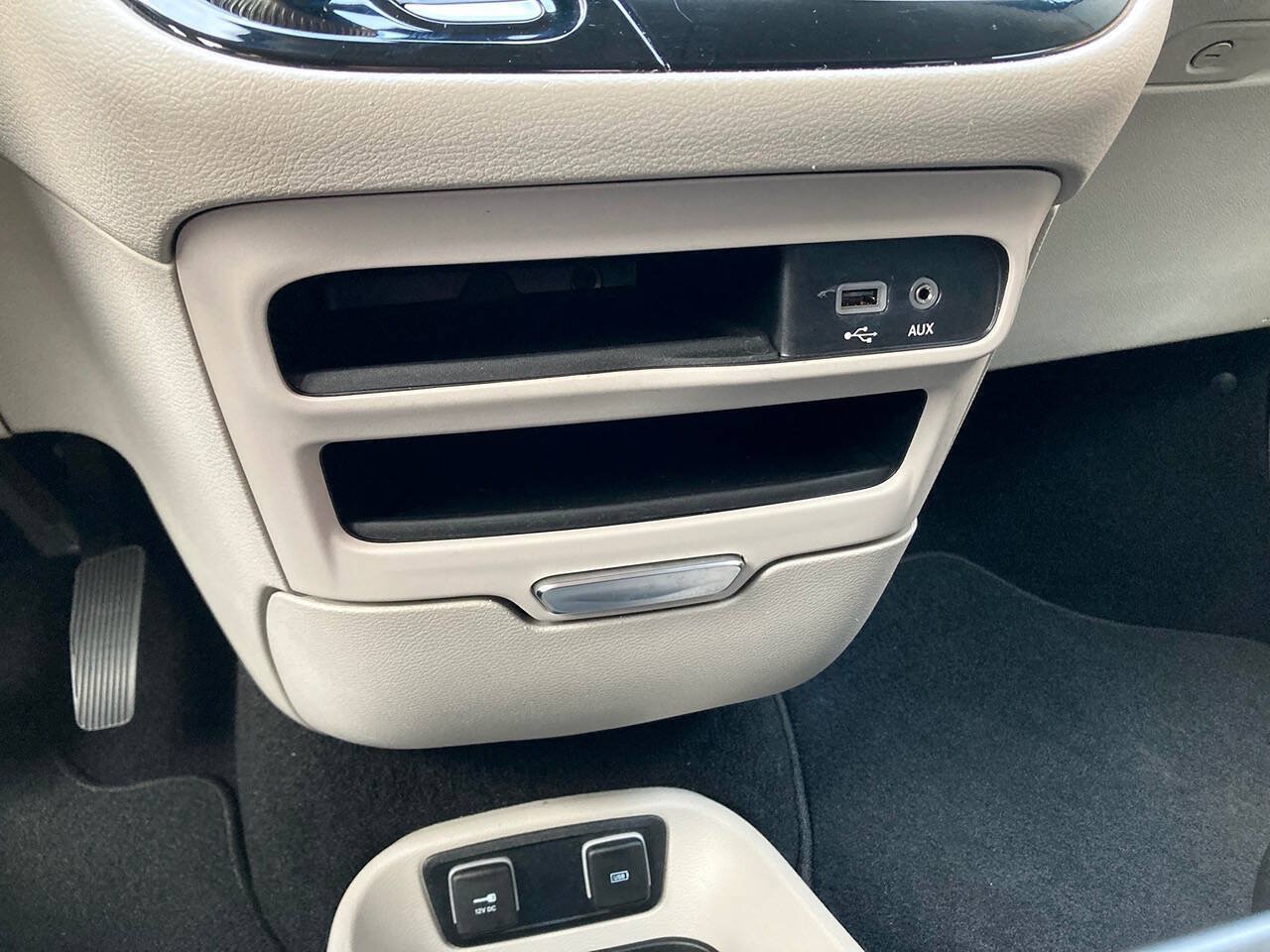 Used 2020 Chrysler Pacifica Touring-L FWD image 34
