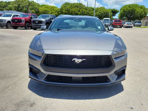 Used 2025 Ford Mustang Coupe RWD image 2