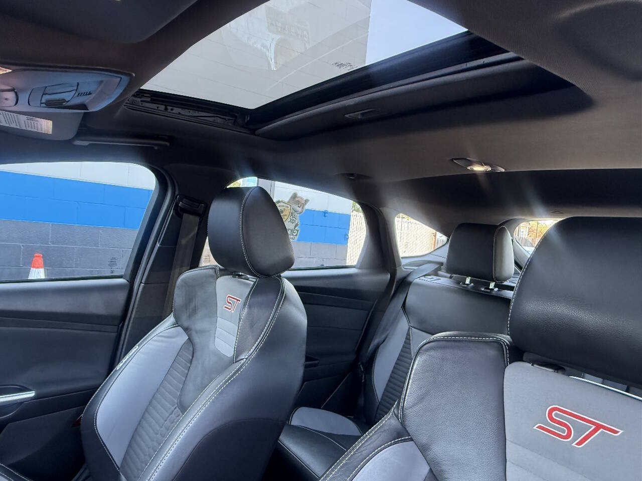 Used 2018 Ford Focus ST w/ Equipment Group 401A FWD image 8