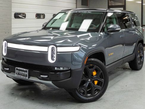 Used 2023 Rivian R1S Adventure image 12