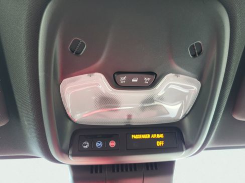 Used 2023 Chevrolet Colorado Trail Boss w/ Technology Package AWD/4WD image 38