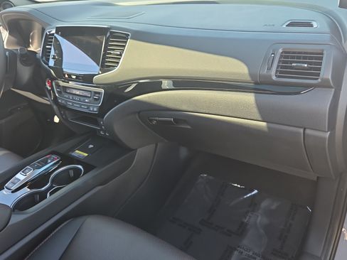 Used 2025 Honda Passport Black Edition image 16