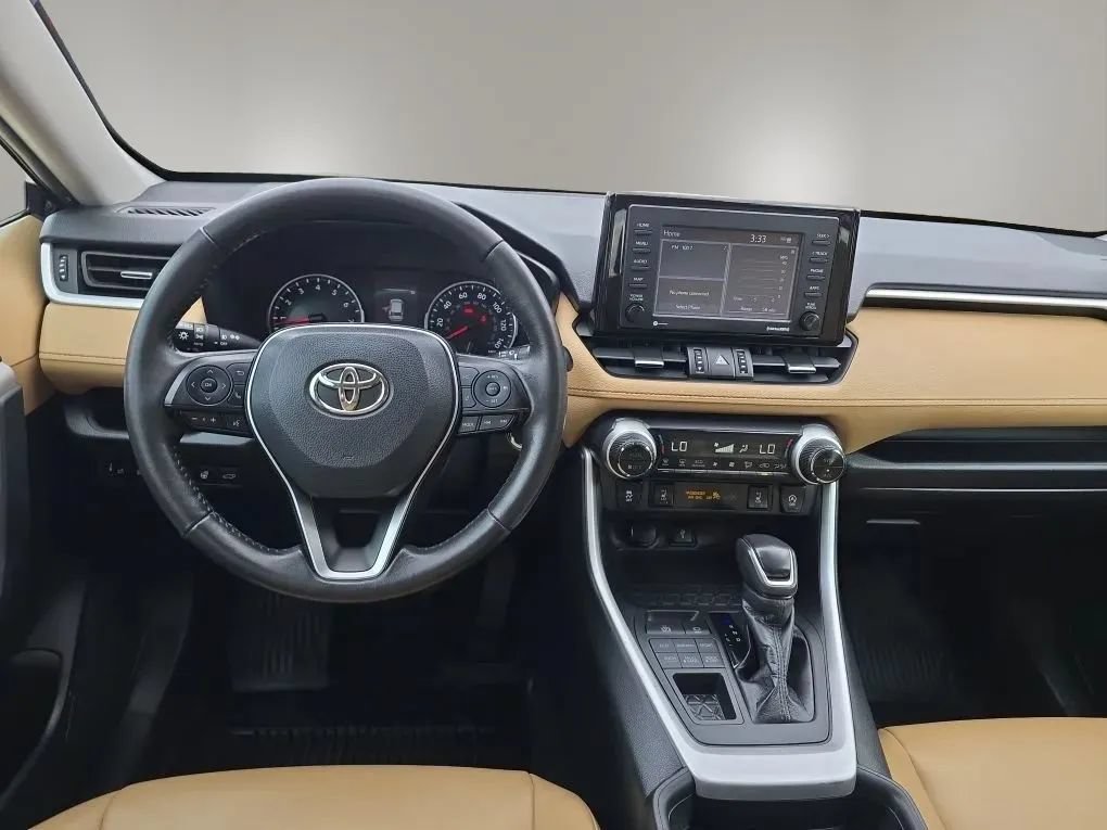 Used 2021 Toyota RAV4 XLE Premium AWD/4WD image 14