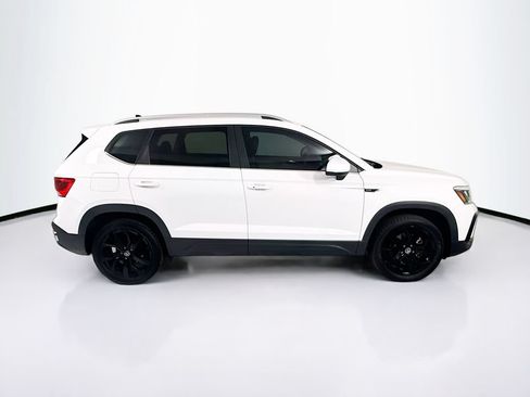 Used 2023 Volkswagen Taos SE FWD image 4