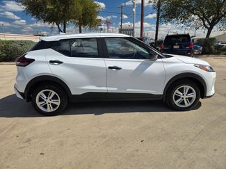 New 2025 Nissan Kicks Play S video 2