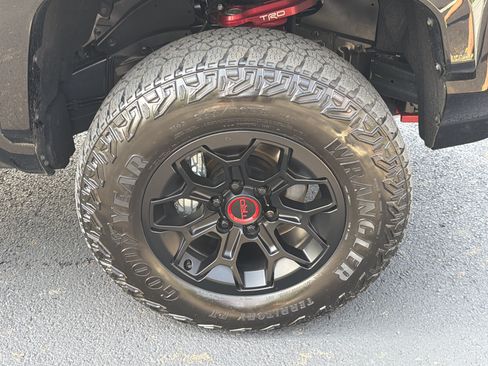 Used 2025 Toyota Tacoma TRD Pro AWD/4WD image 12