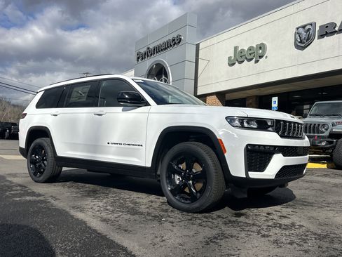 New 2026 Jeep Grand Cherokee L Limited w/ Limited Altitude Package AWD/4WD image 19
