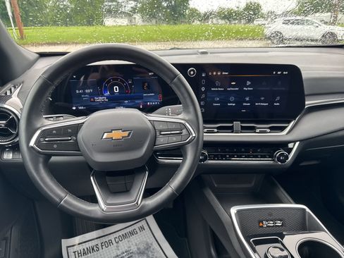 Used 2026 Chevrolet Equinox LT w/ Convenience Package II FWD image 27