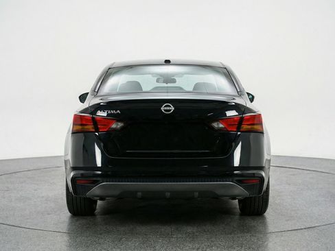 Used 2025 Nissan Altima 2.5 SV FWD image 7