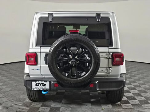Used 2024 Jeep Wrangler Unlimited Sahara AWD/4WD image 4