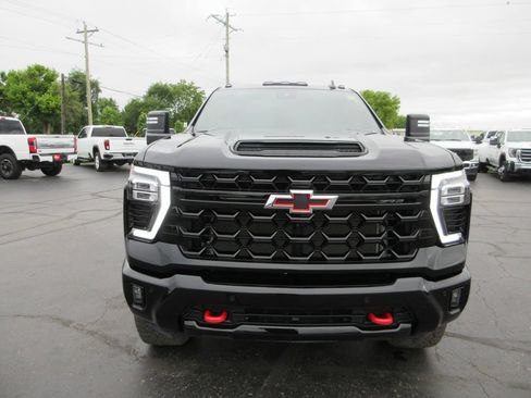 Certified 2026 Chevrolet Silverado 2500 ZR2 w/ LPO, Dark Essentials Package AWD/4WD image 13