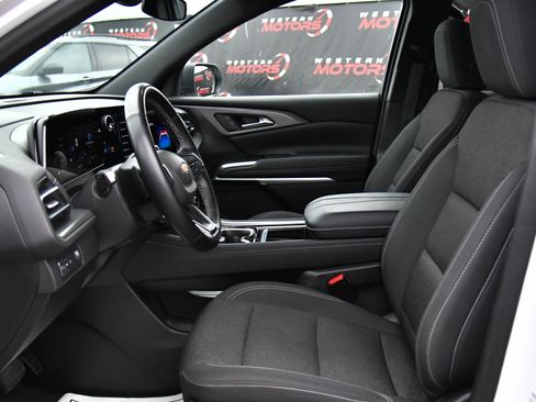 Used 2024 Chevrolet Traverse LT image 18