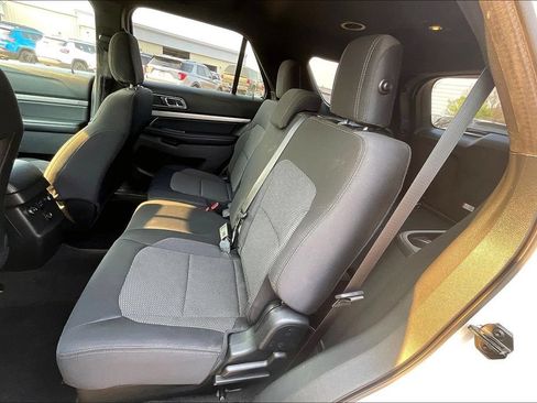 Used 2018 Ford Explorer XLT w/ Equipment Group 201A FWD image 24