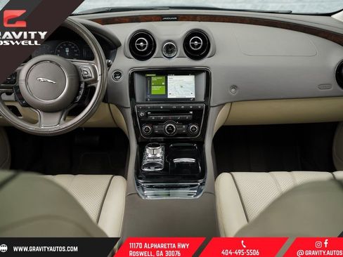 Used 2017 Jaguar XJ R-Sport image 21