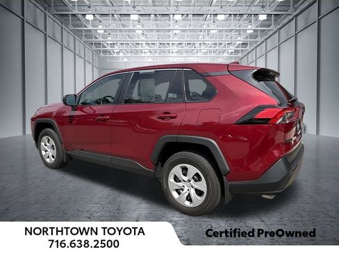 Used 2023 Toyota RAV4 LE AWD/4WD image 4