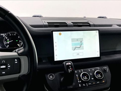 Used 2022 Land Rover Defender 90 image 6